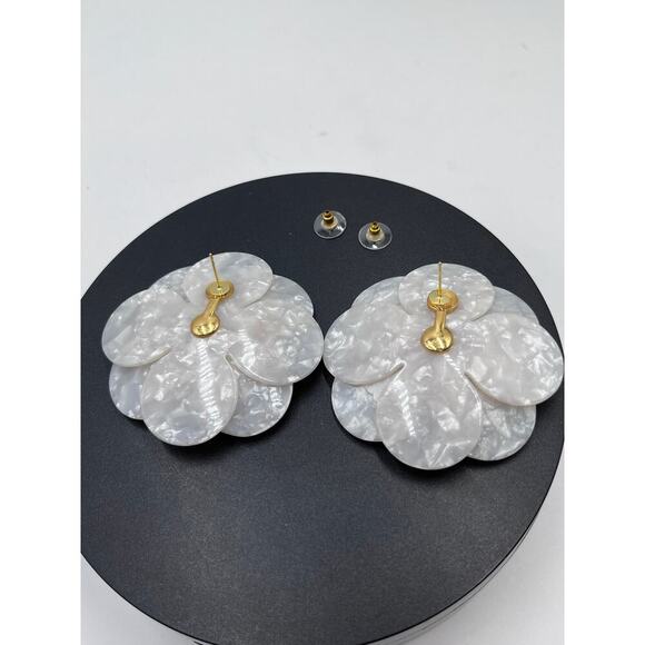 Lele Sadoughi Zinnia White Iridescent Mother of Pearl Large Petal Floral Earring - Picture 8 of 9